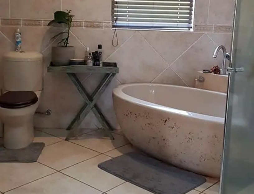 Commercial Property for Sale in Waterglen A H North West